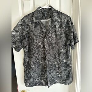 Van Hueson, men’s shirt sleeve black print button down shirt, L